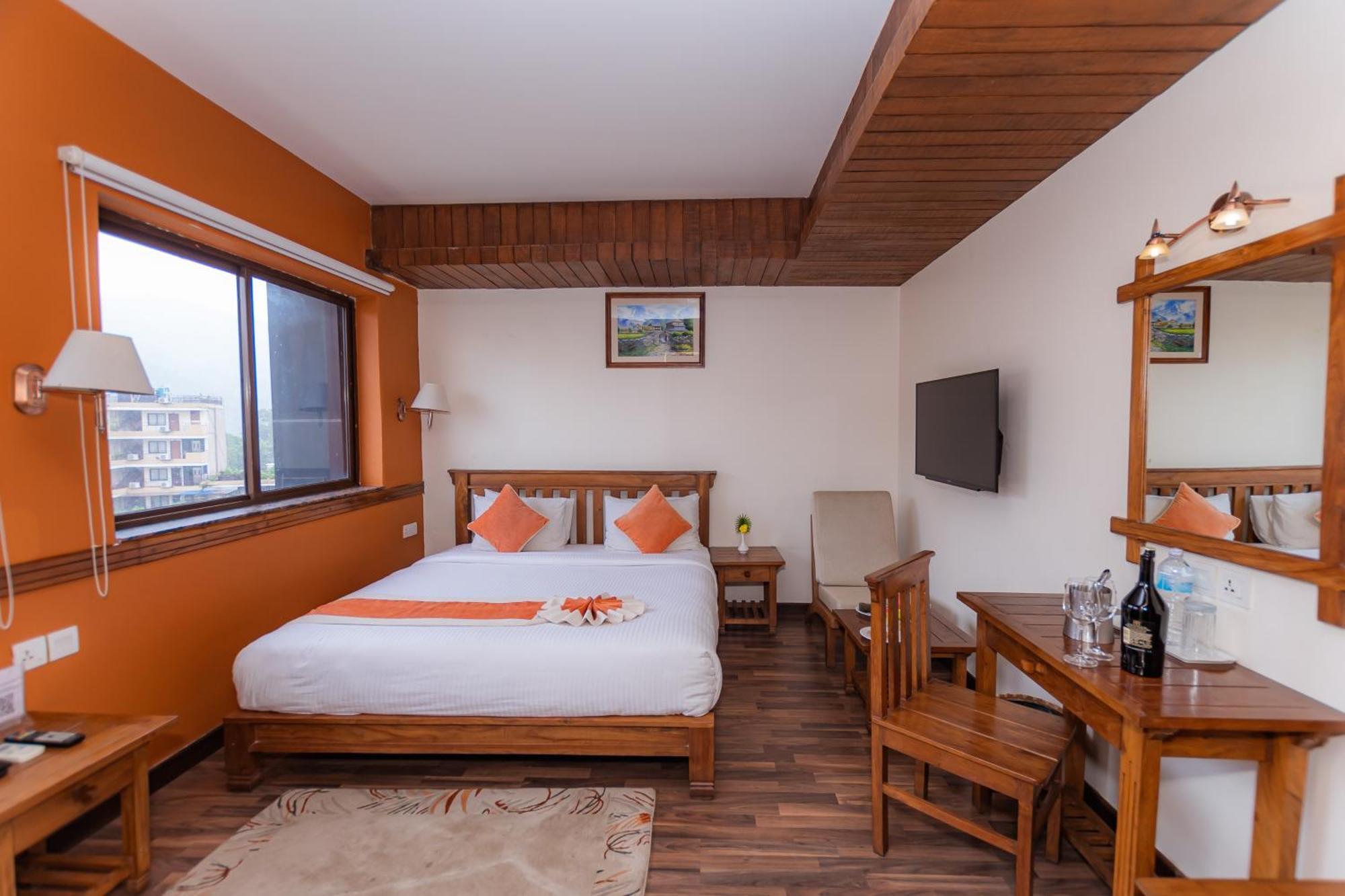 โภครา พาติกา Hotel โพคารา ภายนอก รูปภาพ