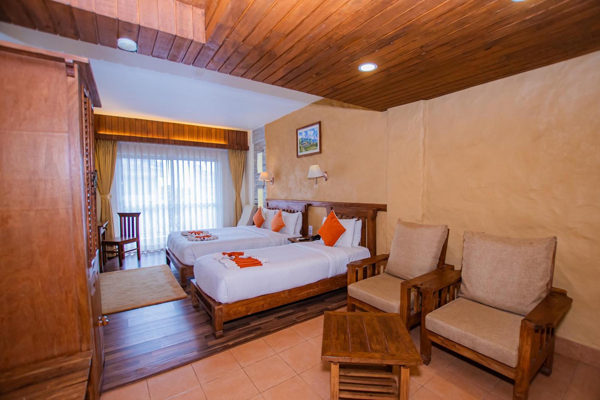 โภครา พาติกา Hotel โพคารา ภายนอก รูปภาพ