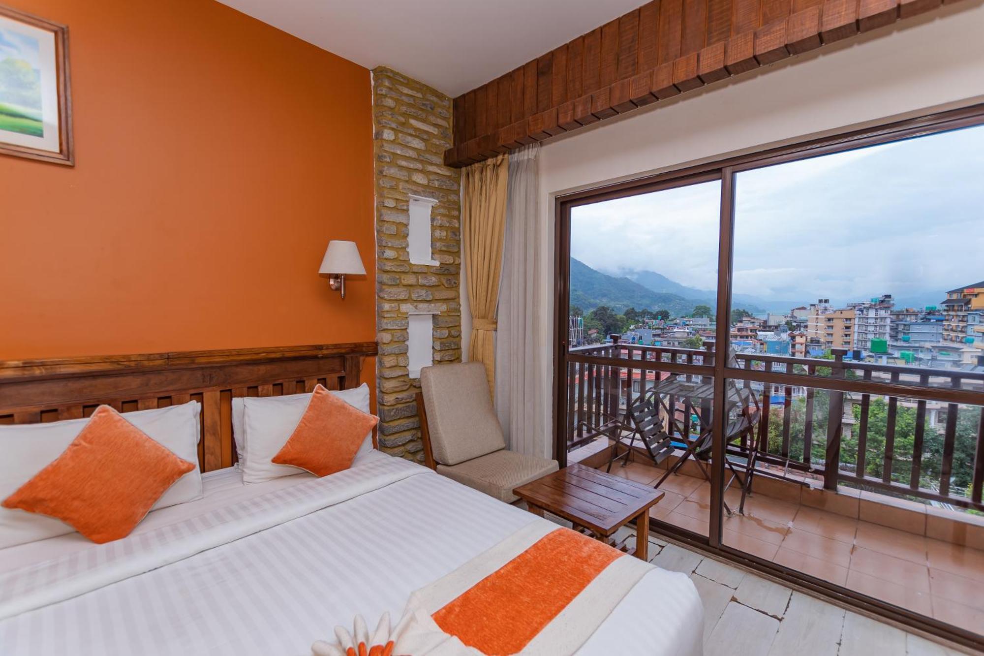โภครา พาติกา Hotel โพคารา ภายนอก รูปภาพ
