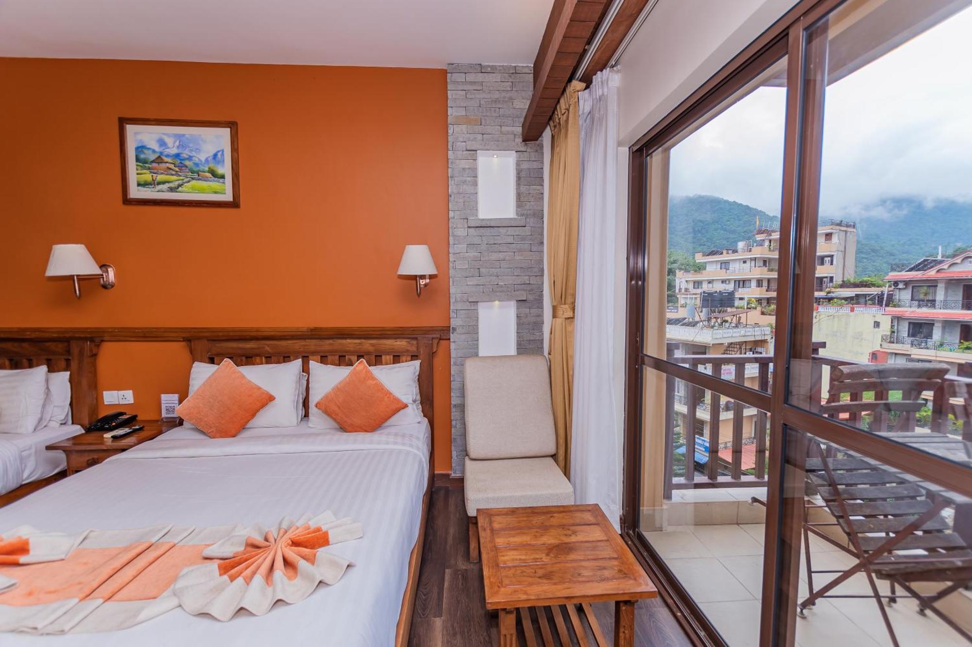 โภครา พาติกา Hotel โพคารา ภายนอก รูปภาพ