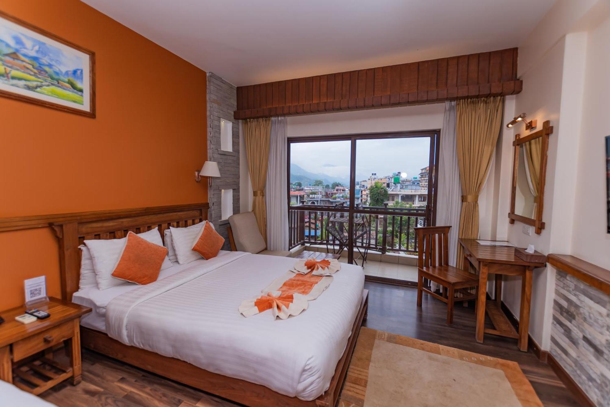 โภครา พาติกา Hotel โพคารา ภายนอก รูปภาพ