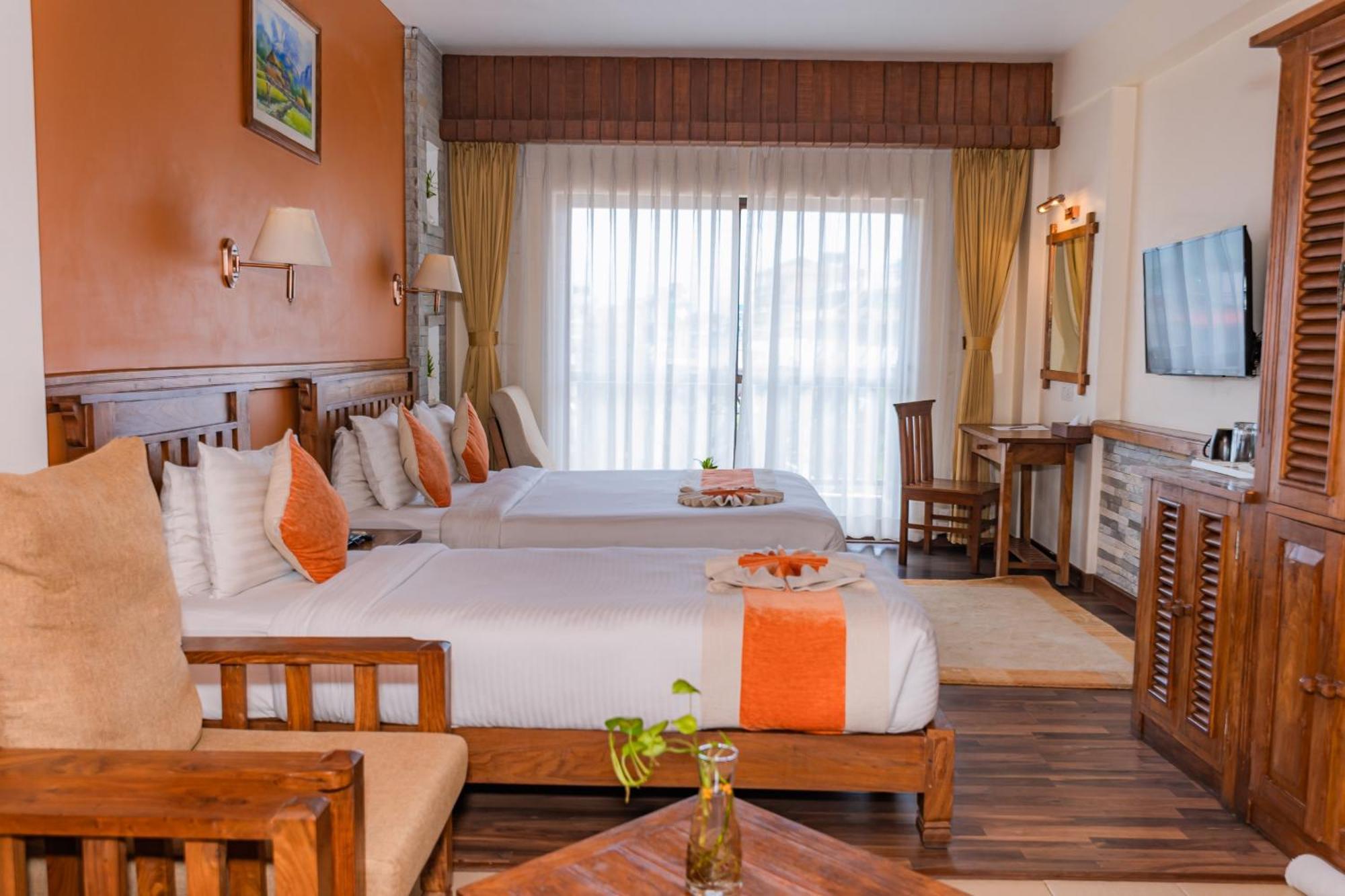 โภครา พาติกา Hotel โพคารา ภายนอก รูปภาพ
