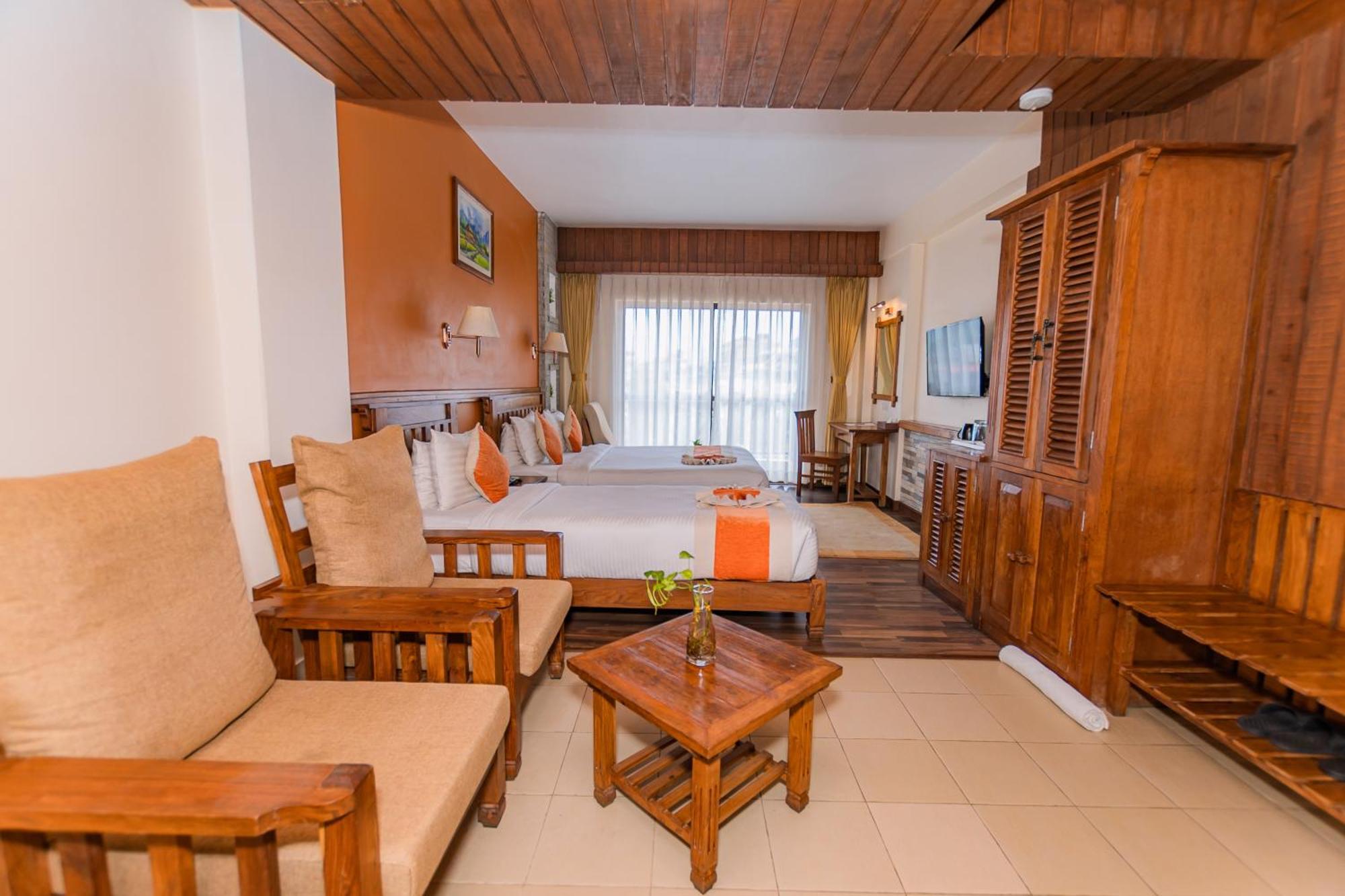 โภครา พาติกา Hotel โพคารา ภายนอก รูปภาพ