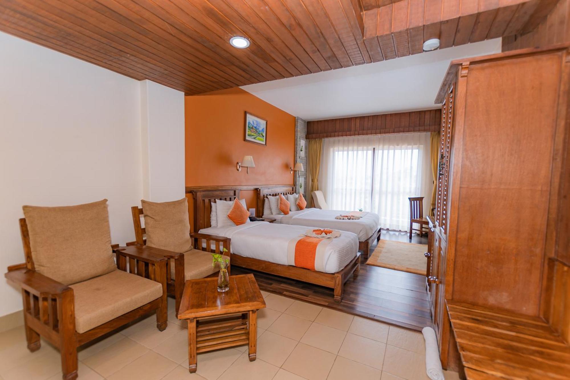โภครา พาติกา Hotel โพคารา ภายนอก รูปภาพ