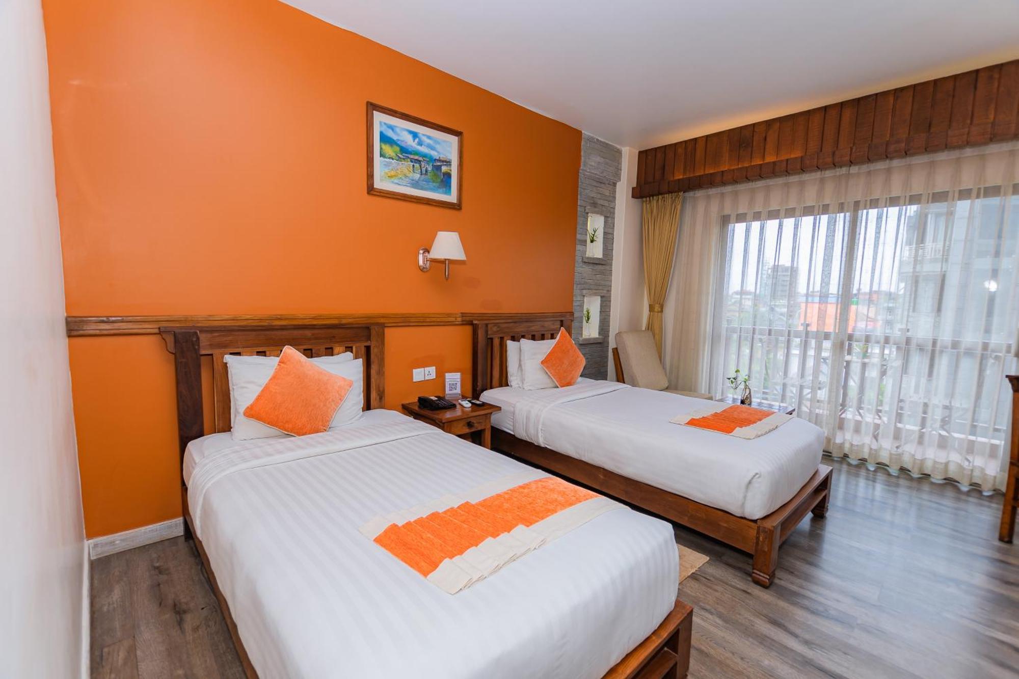 โภครา พาติกา Hotel โพคารา ภายนอก รูปภาพ