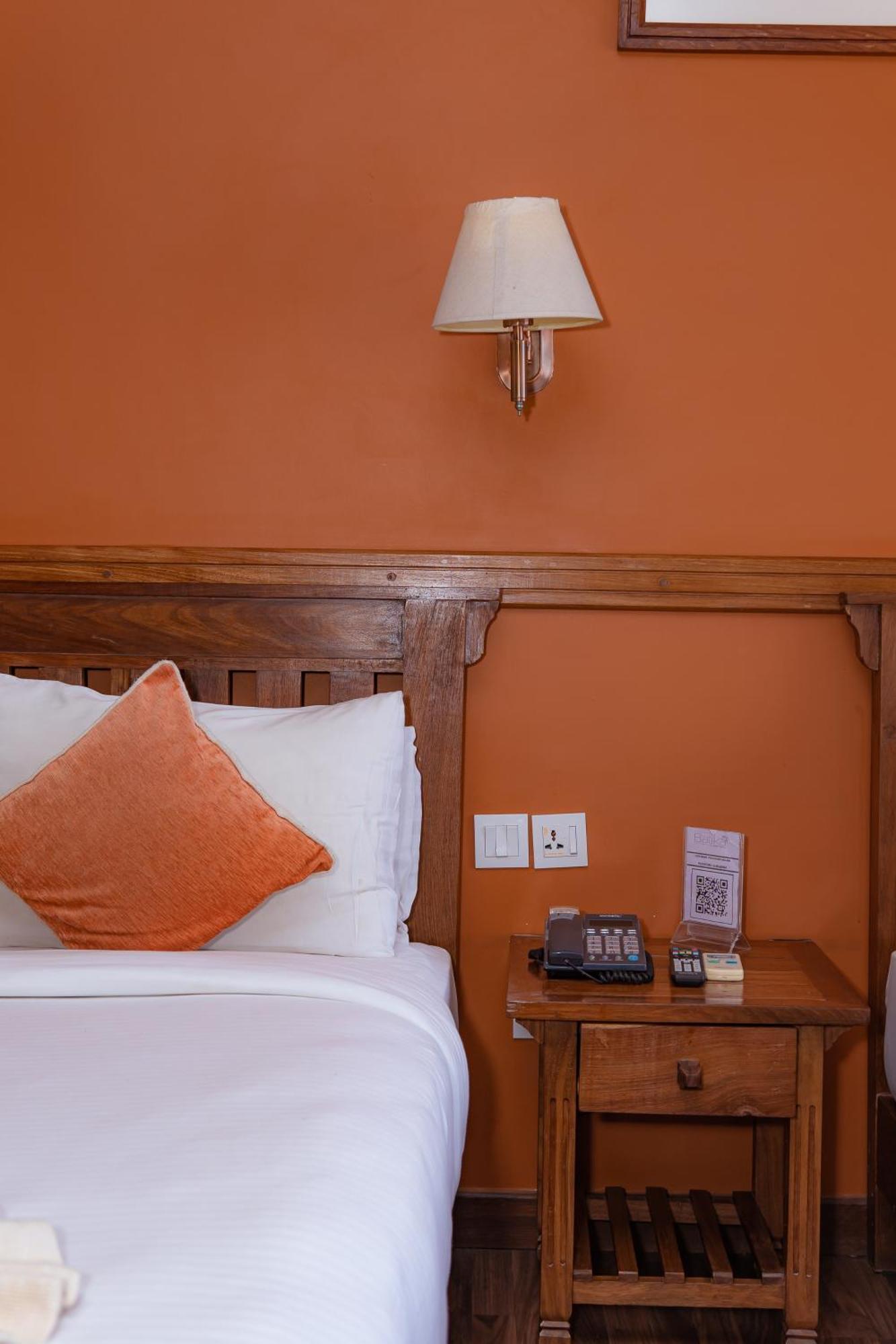 โภครา พาติกา Hotel โพคารา ภายนอก รูปภาพ