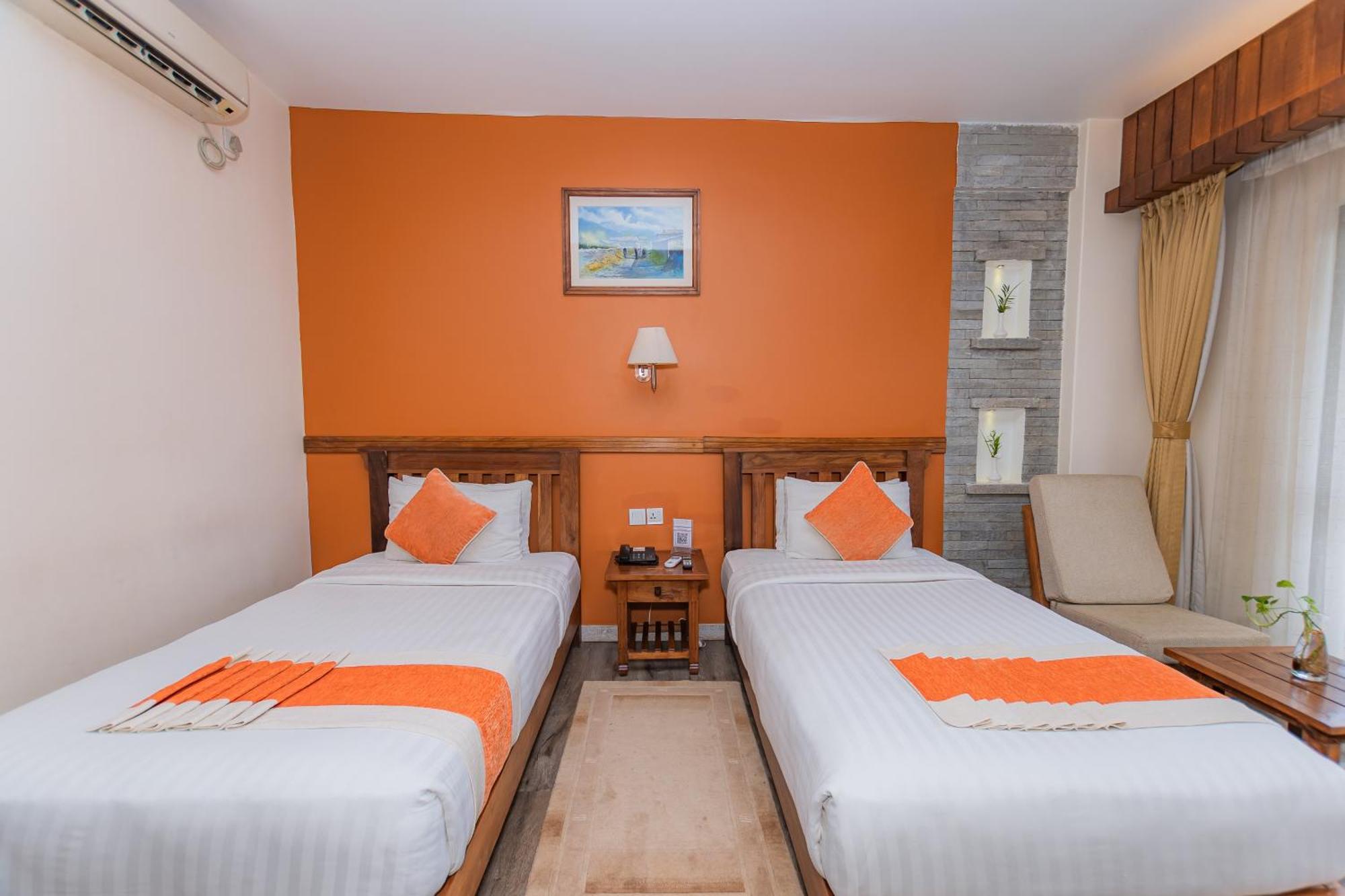 โภครา พาติกา Hotel โพคารา ภายนอก รูปภาพ