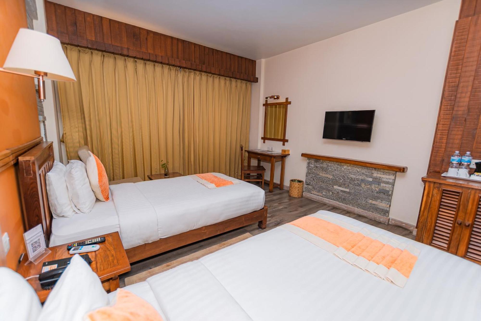 โภครา พาติกา Hotel โพคารา ภายนอก รูปภาพ