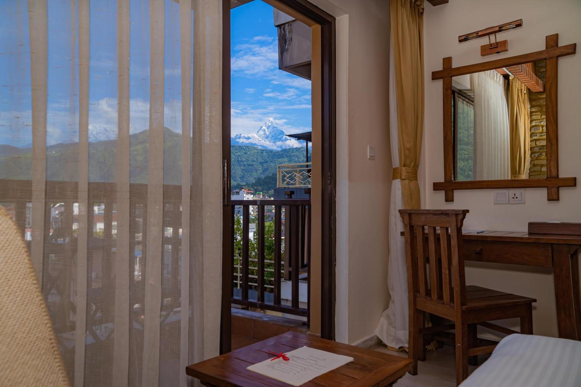 โภครา พาติกา Hotel โพคารา ภายนอก รูปภาพ