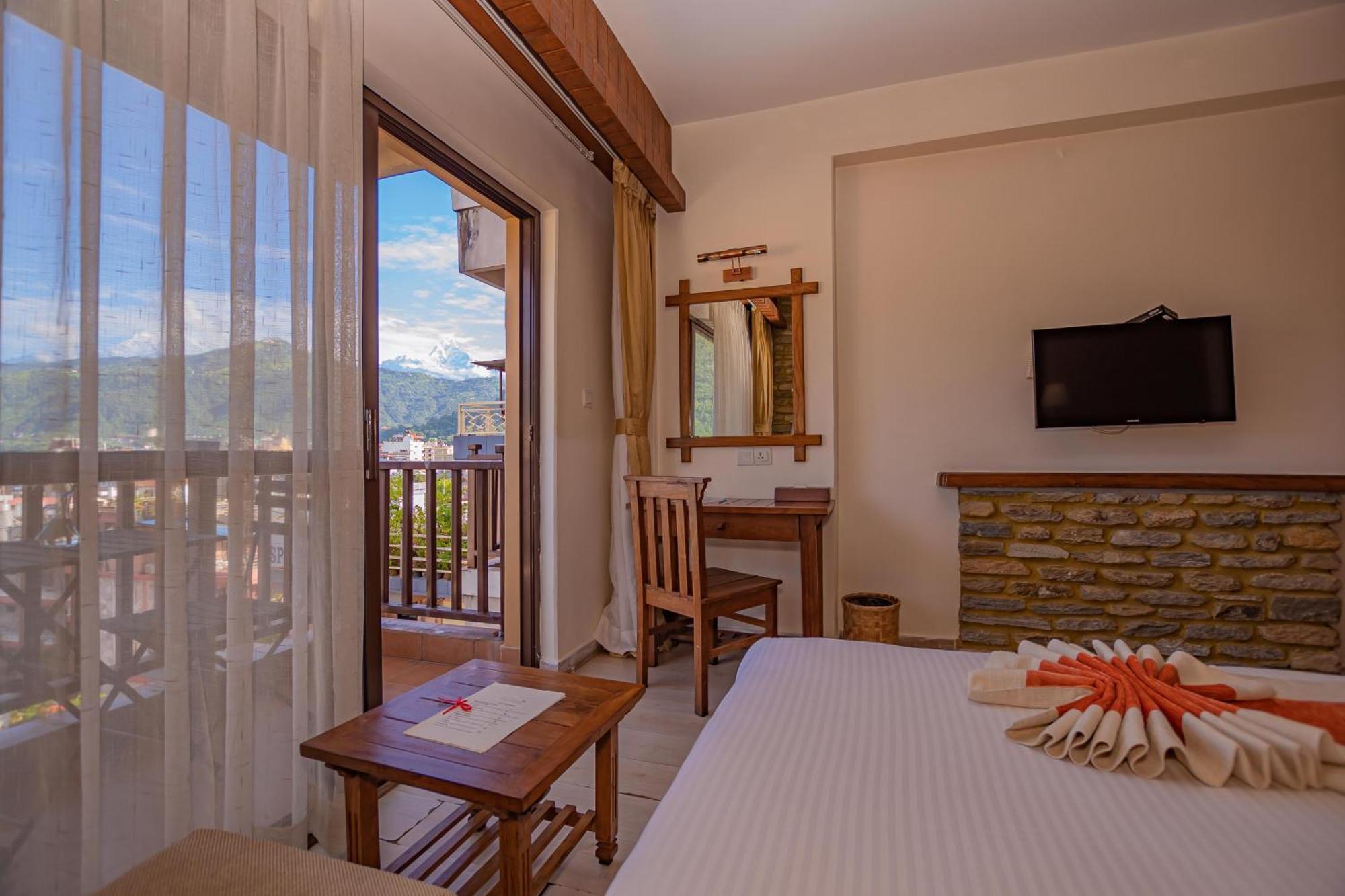 โภครา พาติกา Hotel โพคารา ภายนอก รูปภาพ