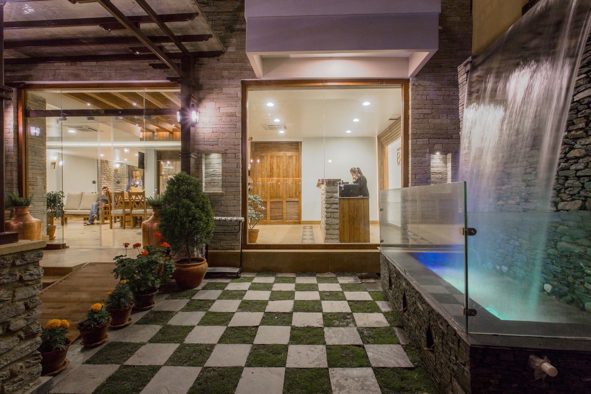 โภครา พาติกา Hotel โพคารา ภายนอก รูปภาพ